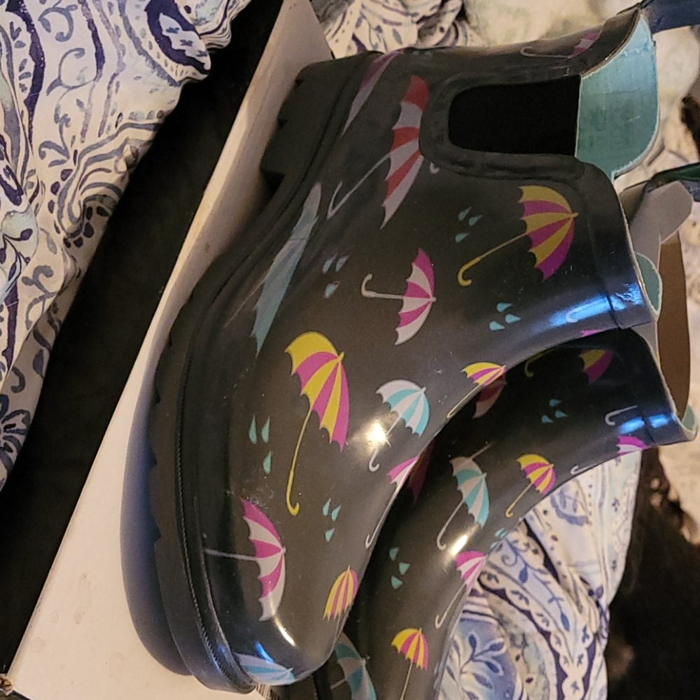 *Brand New* never worn women's rain boots.